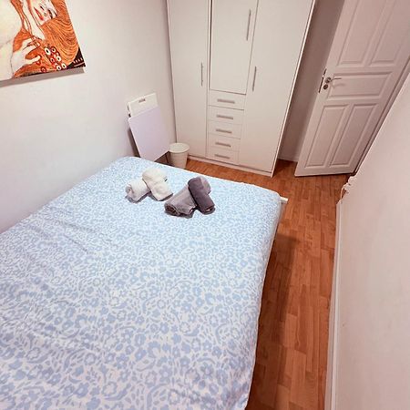 Stunning Flat For 6 People 3 Blocks From The Beach Plus Welcome Breakfast Βαρκελώνη Εξωτερικό φωτογραφία